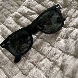 Ray Ban Wayfarer Sunglasses- Polarized